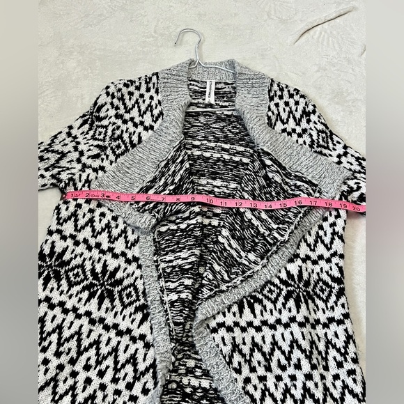 Bethany Mota Snowflake Print Knit Cardigan - Small - Picture 7 of 8